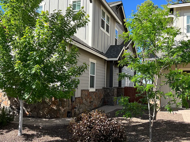 3250 S Hannah Ln — Photo 2