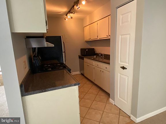 4th image of 8 Silverwood Cir APT 7