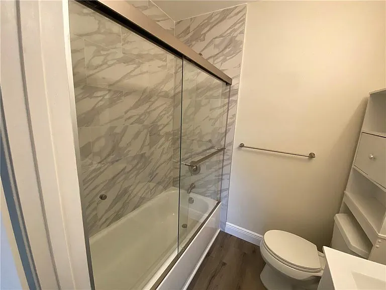 1078 Jeffery St — Photo 17