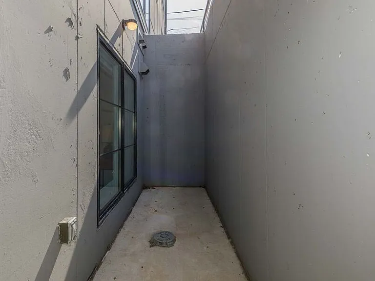 2310 4th St NE #2 — Photo 51