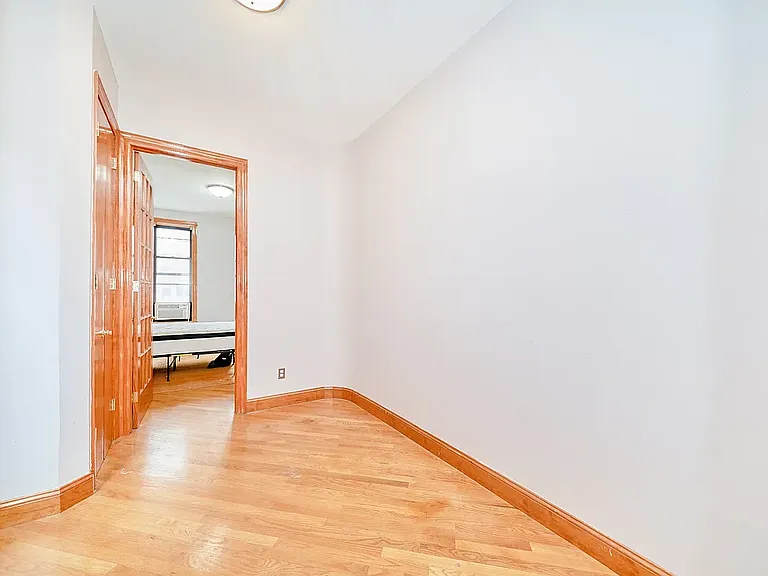 501 1/2 W 43rd St #3E — Photo 8