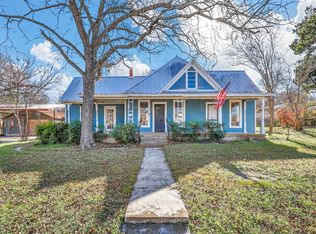 713 W Water St, Weatherford, TX 76086
