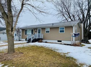 1208 1st Ave, Center Point, IA 52213