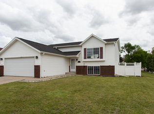 836 51st St S, Fargo, ND 58103