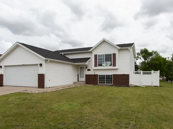 836 51st St S, Fargo, ND 58103