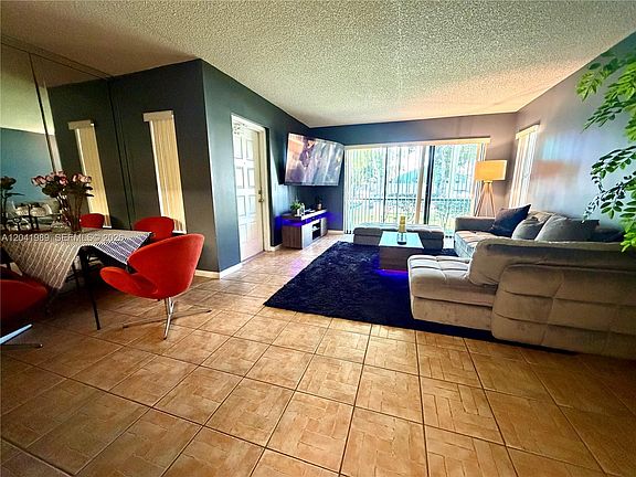 4th image of 1119 Green Pine Blvd APT A1