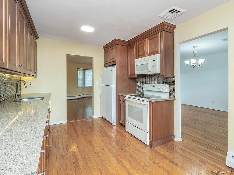 7 Plainview Rd — Photo 4
