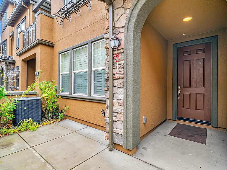 5266 Fioli Loop — Photo 2