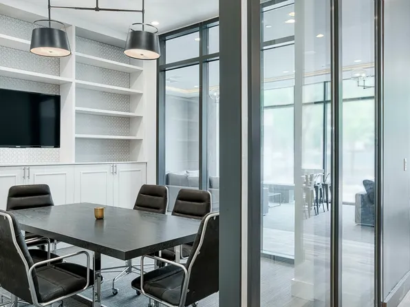 409 Eastern Parkway image 19 of 20