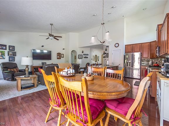 5th image of 9890 Creekside Way