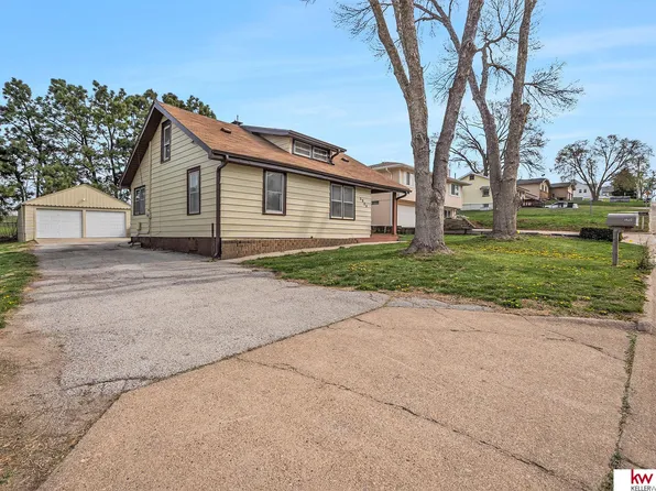 5906 M St, Omaha, NE 68117