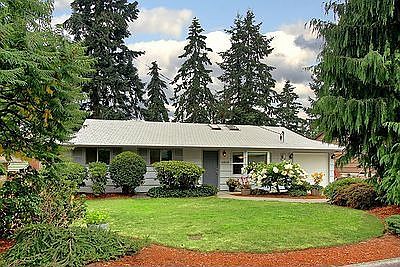 Remodeled cottage on greenbelt