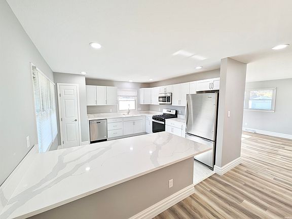 2nd image of 24638 Elmhurst Dr