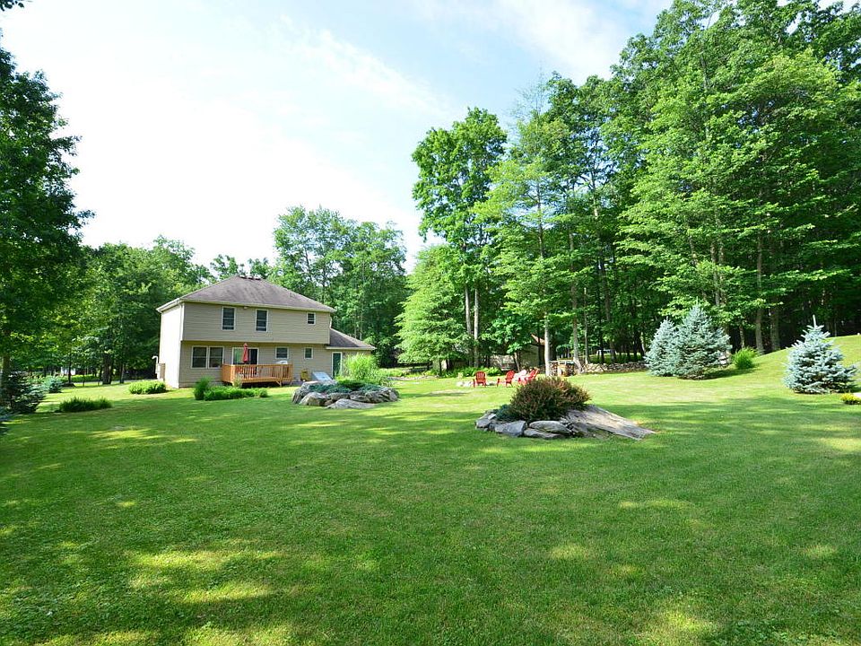 2nd image of 215 Mohican Rd