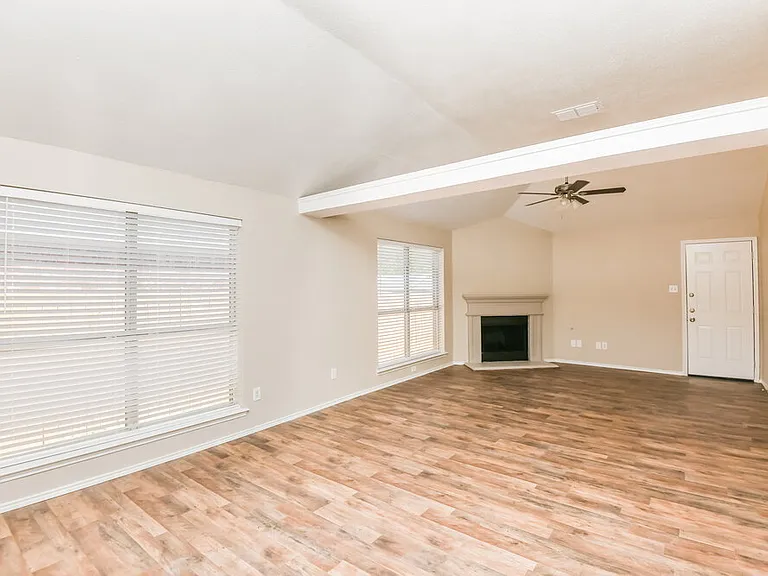 10217 Cypress Hills Dr — Photo 4