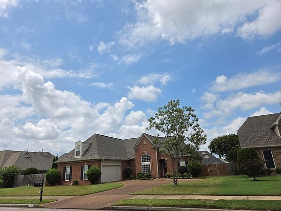 2nd image of 452 Glenogle Ln