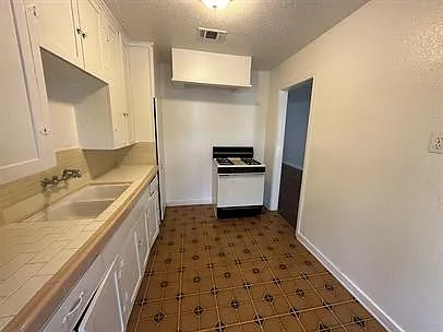 4420 Roseland St #4 — Photo 2