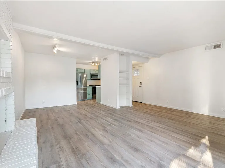 Living/dinning room