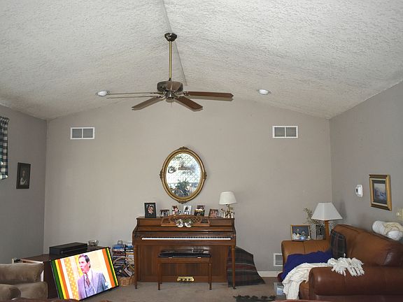 5th image of 644 N Kennedy Dr