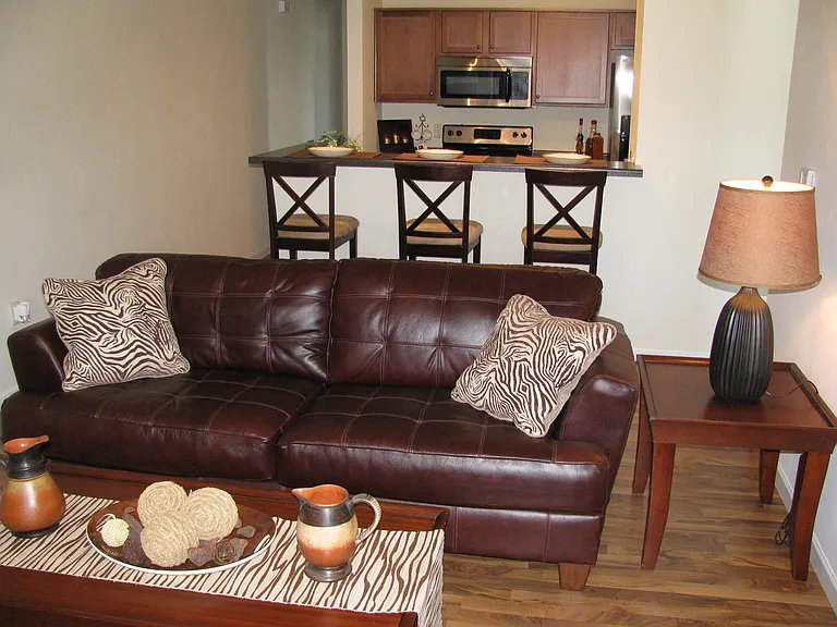 1238 Meadowbrook Dr — Photo 3