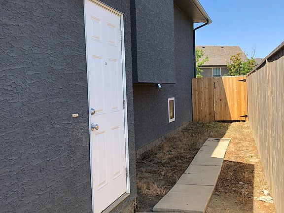 3rd image of 902 Werschner Cres #B