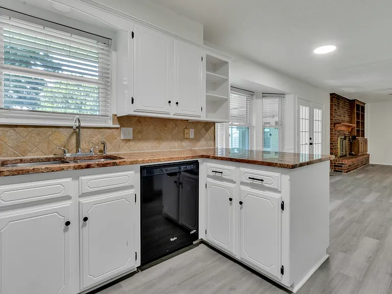 2319 E Robinson St — Photo 17