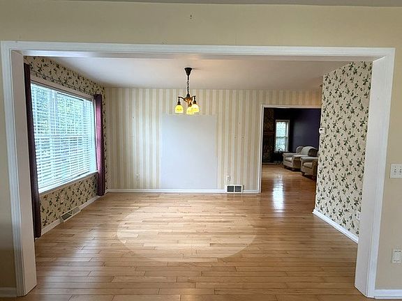 5th image of 4569 N Woods Dr