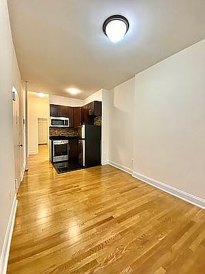 3rd image of 237 W 13th St #1RW