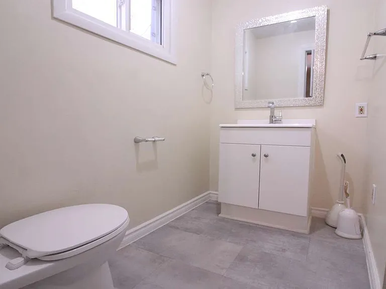 39 Empress Ave N #1 — Photo 11