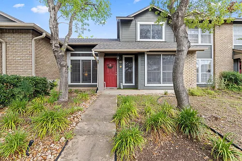 1015 E Yager Ln Photo 1
