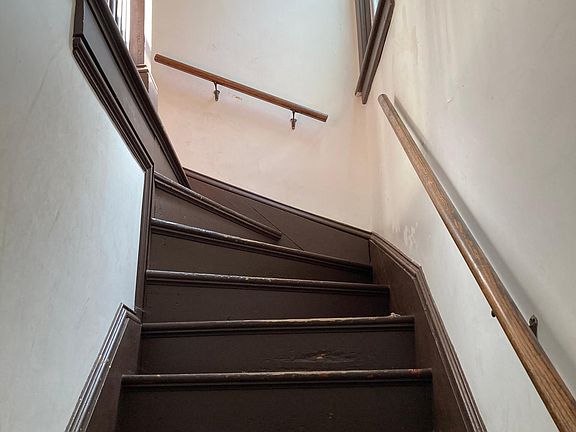 3rd image of 14 Hampton St Floor 2