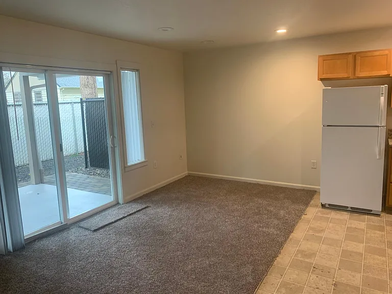 910 NW Wade St #2 — Photo 11