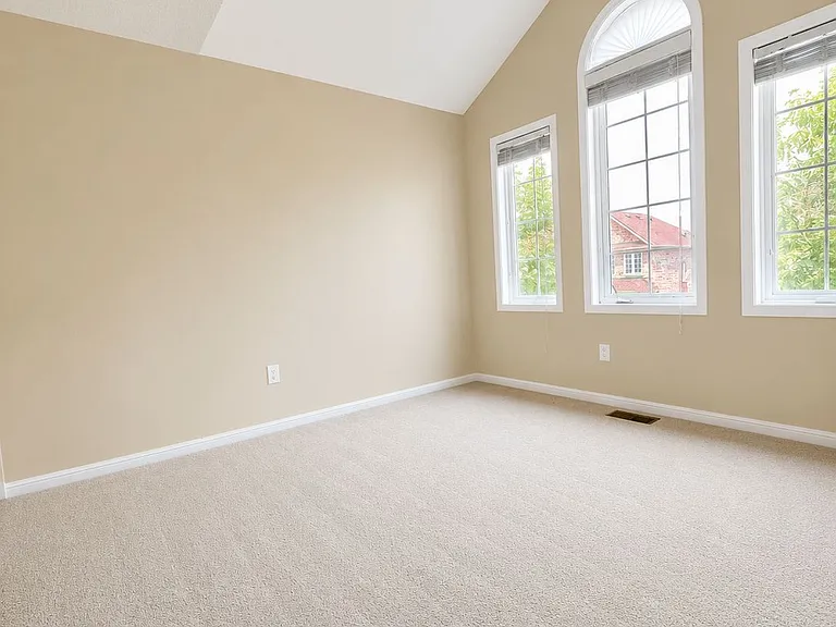 2372 Cornerbrooke Cres — Photo 16