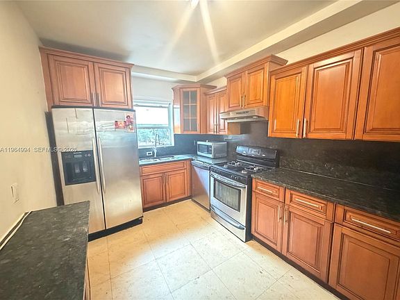 4th image of 2141 NE 124th St