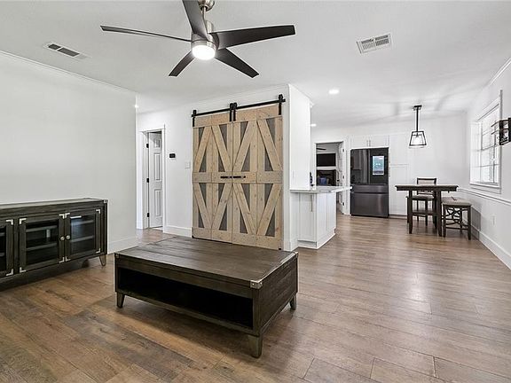 3rd image of 3324 Trinity Dr