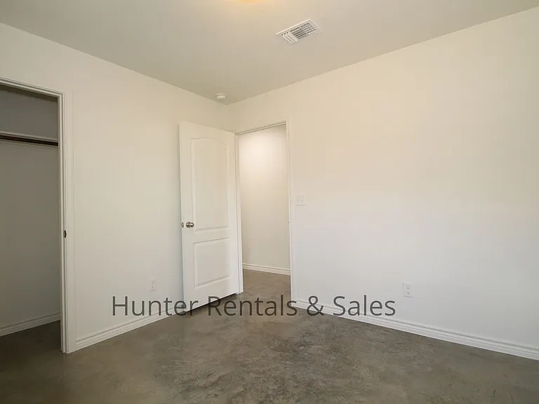 6109B Amelia Earhart Blvd — Photo 18
