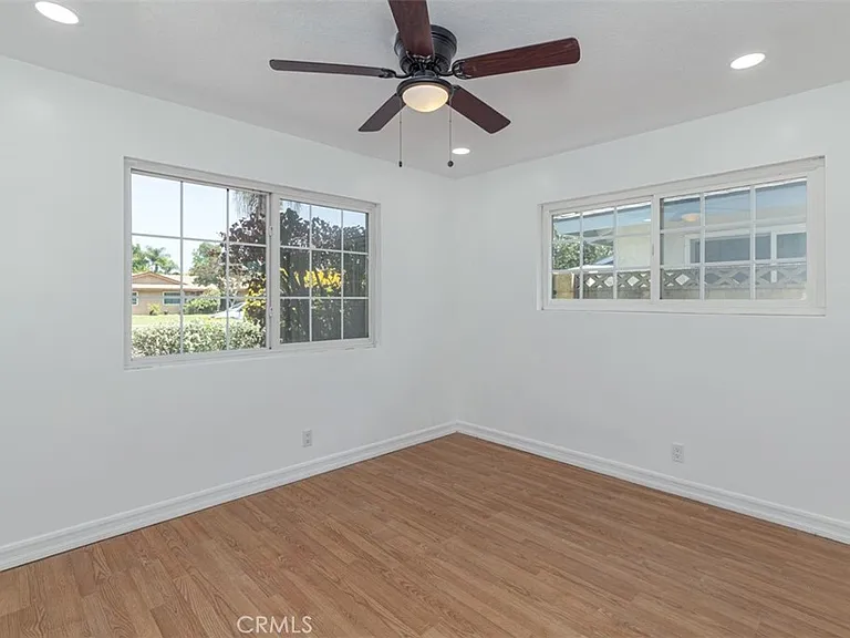 1688 N Shaffer St — Photo 22