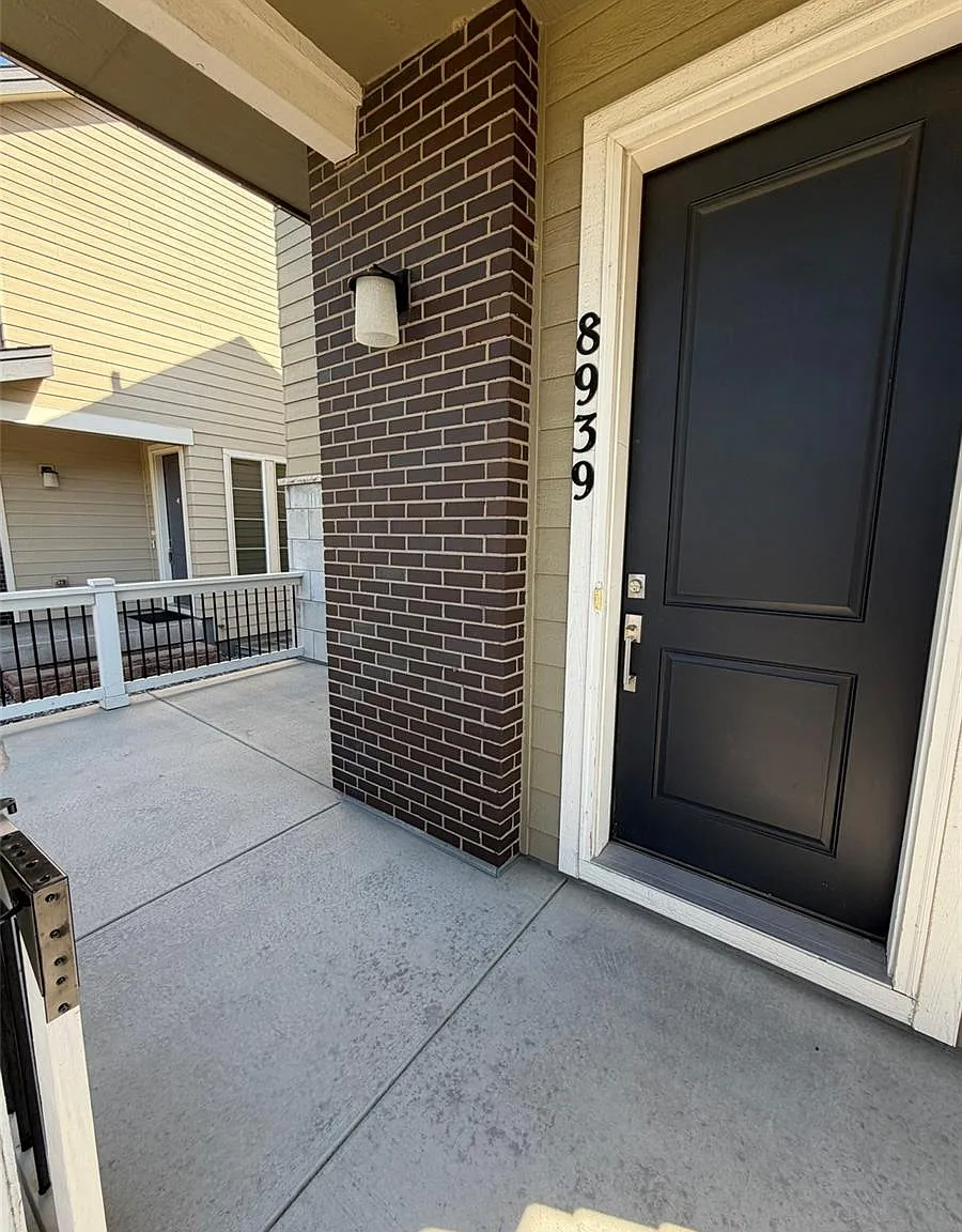 2 bed, 2.5 bath, 1668 sqft, $2,995 — Photo 2