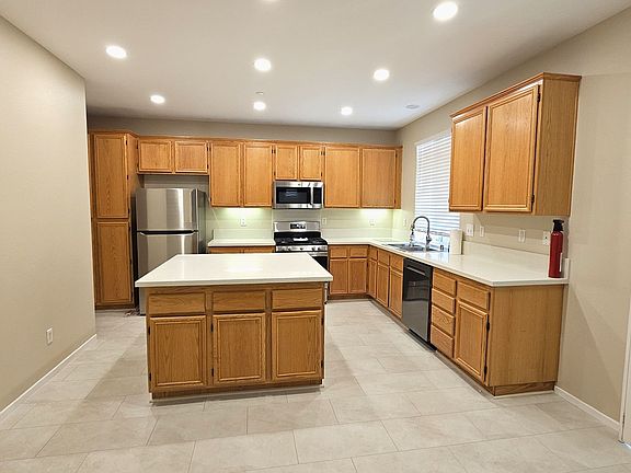 2nd image of 15183 Blackthorne Dr
