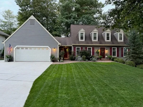 2075 Sandalwood Ct, Green Bay, WI 54304