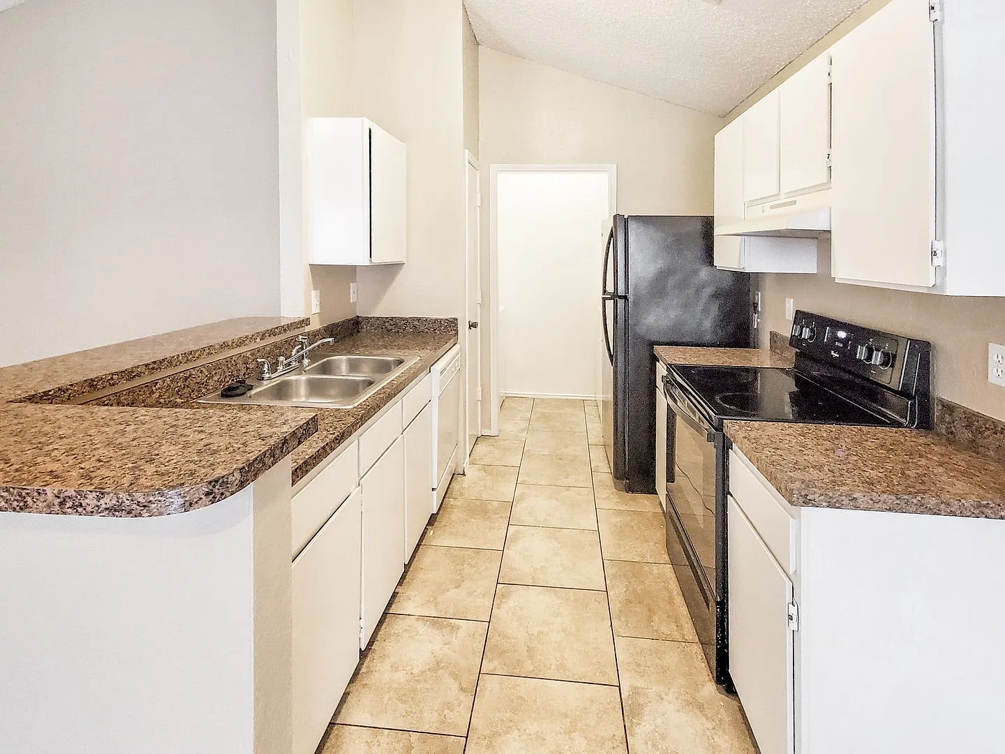 2 bed, 1.0 bath, 1067 sqft, $1,300 — Photo 4