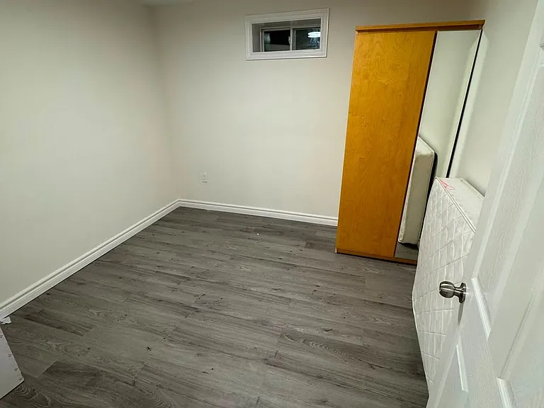 39 Crown Cres #BASEMENT — Photo 12
