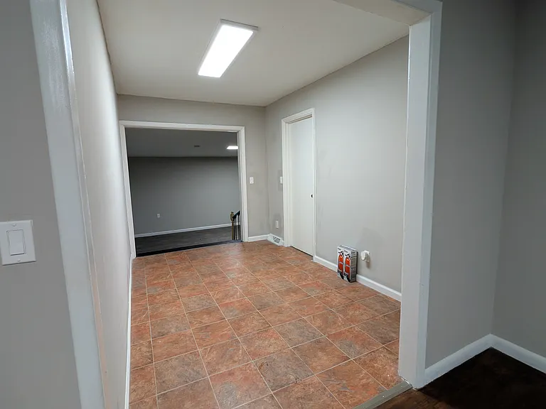 10574 Dorchester Rd — Photo 11