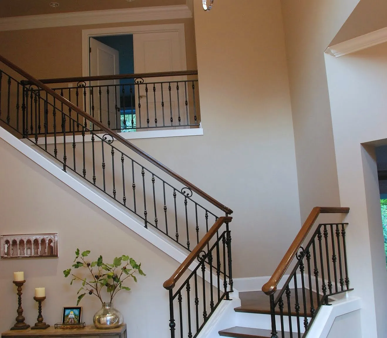 4 bed, 3.5 bath, 3200 sqft, $7,400 — Photo 2