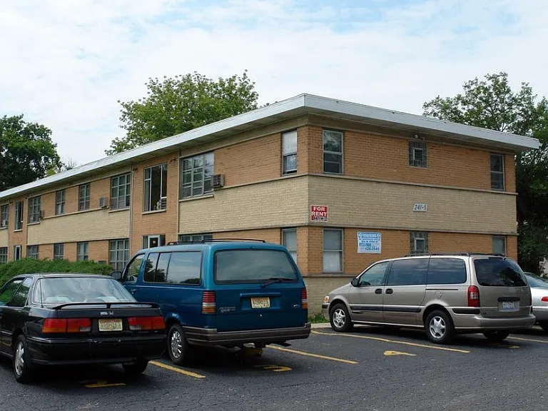 245 W Terra Cotta Ave #8 — Photo 1