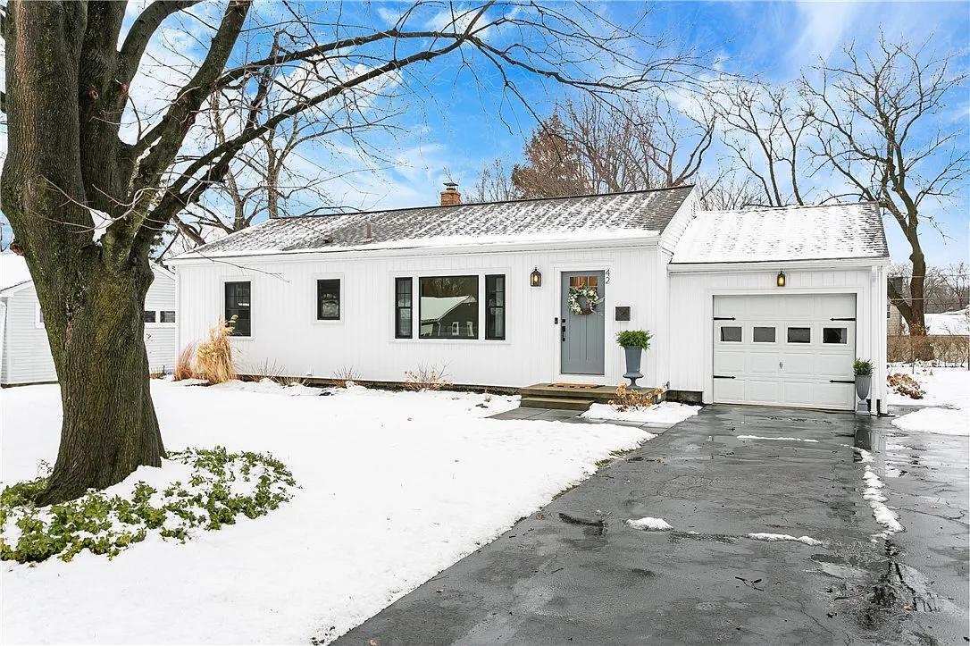 42 Valley View Dr photo 1