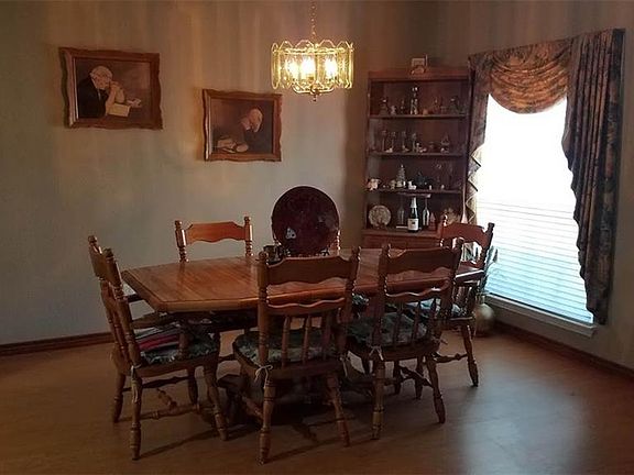 2nd image of 3928 Larkspur Dr