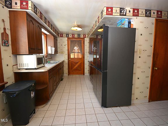 4th image of 875 Davis Rd