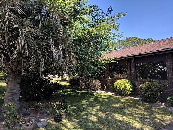 4th image of 728 Dubois Dr