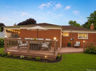 25132 Saint Clement Dr, Warren, MI 48089